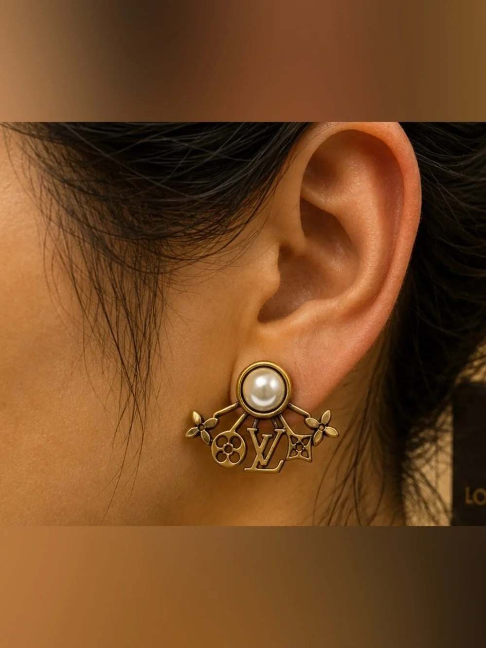 Gold Tone Pearl Floral Charm Statement Stud Earrings Vintage Style